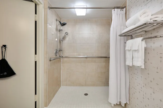 غرفة بريميوم بإطلالة على المدينة، Crowne Plaza Hotel Dallas Downtown 4/4