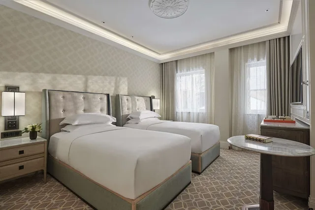 Suite, King and Twin Beds, Great Scotland Yard Unbound Collection By Hyatt 1/5