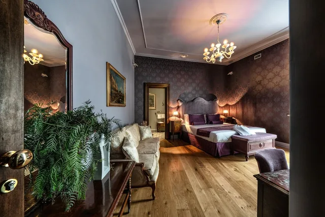 Deluxe, Suite, Queen Bed, Courtyard View, Navona Grand Suite 1/2
