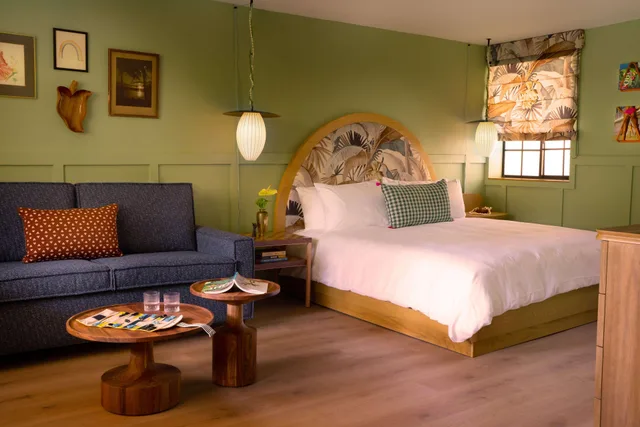 Pool House, Studio, King Bed، Wayfinder Waikiki 1/2