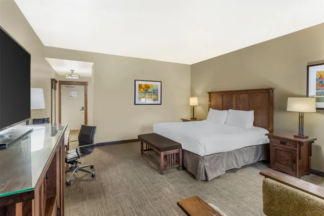 غرفة بسرير كوين مع أريكة لذوي الإعاقة، Best Western Plus High Country Inn 1/10