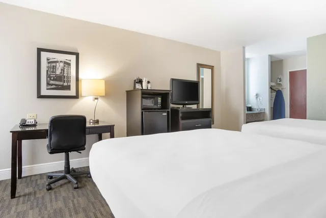 غرفة قياسية بسريرين كوين لذوي الإعاقة، Best Western Bayou Inn 2/3