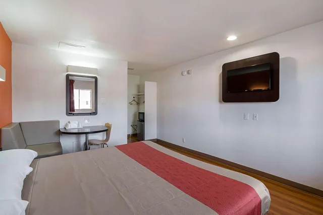 غرفة بسرير كينج لغير المدخنين، Motel6 El Paso, TX - Airport - Fort Bliss 5/10