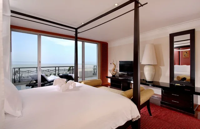 Royal, Ayuthaya, Suite, 1 King and 1 Single Beds, Club Lounge Access، Hilton Hua Hin Resort and SPA 2/3