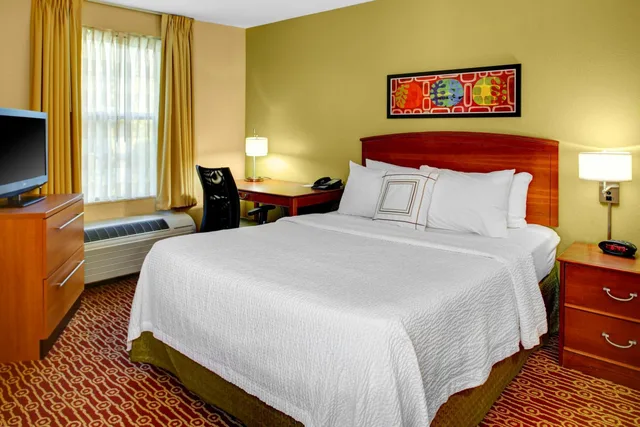 جناح بسريرين كوين بغرفتي نوم مع أريكة، Hawthorn Suites by Wyndham Cincinnati Northeast/Mason 1/2