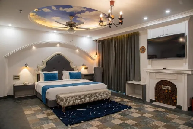 جناح بريفيليج بسرير كينج، Sterling Marbella Dehradun 2/8