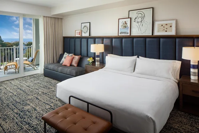 جناح بريميوم بسرير كينج بغرفة نوم واحدة مع أريكة، Wild Dunes Resort Sweetgrass Inn and Boardwalk Inn 1/3