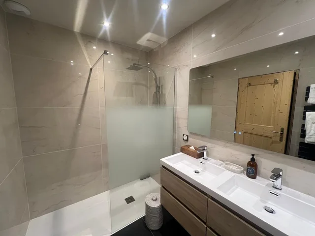جناح بسريرين كينج مع أريكة، Hotel & Spa Chamois d'Or 6/9
