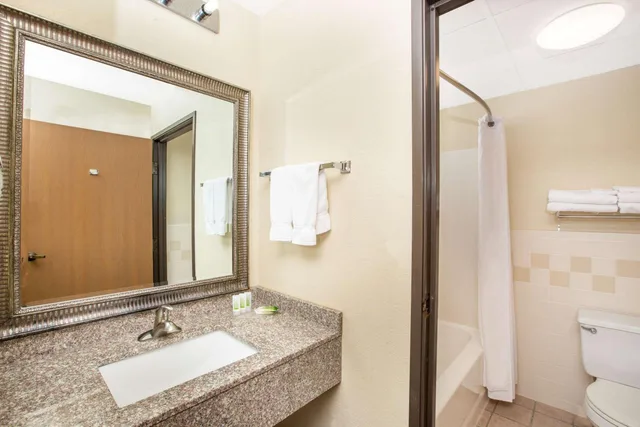 جناح لذوي الإعاقة، Americinn By Wyndham Lincoln North 3/3