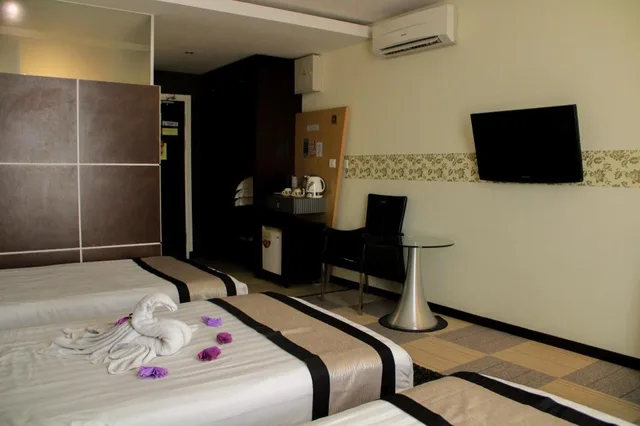 غرفة ملكية ديلوكس ثلاثية بثلاثة أسرّة، Shervinton Executive Boutique Hotel 5/8