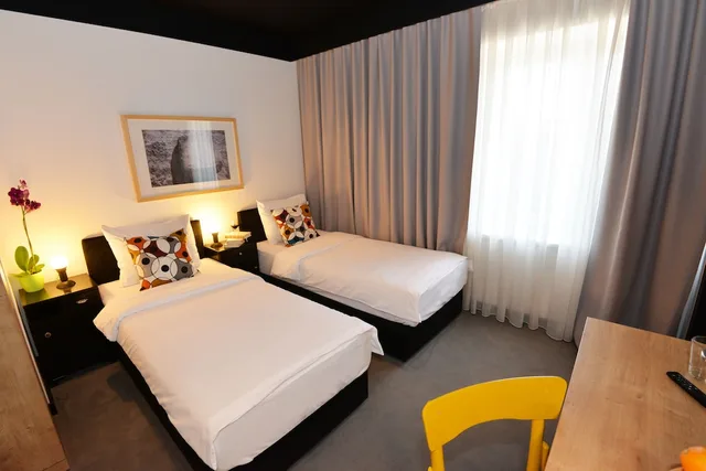 غرفة بسريرين منفصلين، The Loop Hotel 1/6