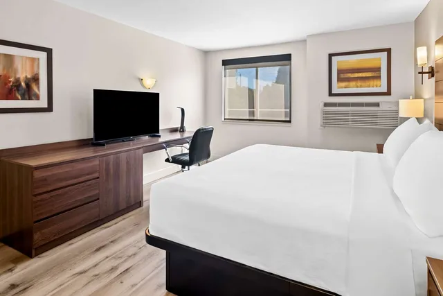 جناح بسرير كينج مع أريكة، Best Western Maple Ridge Hotel 1/4