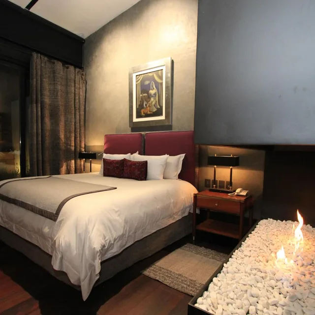 Suite, Uvence Arte + Hotel 3/11