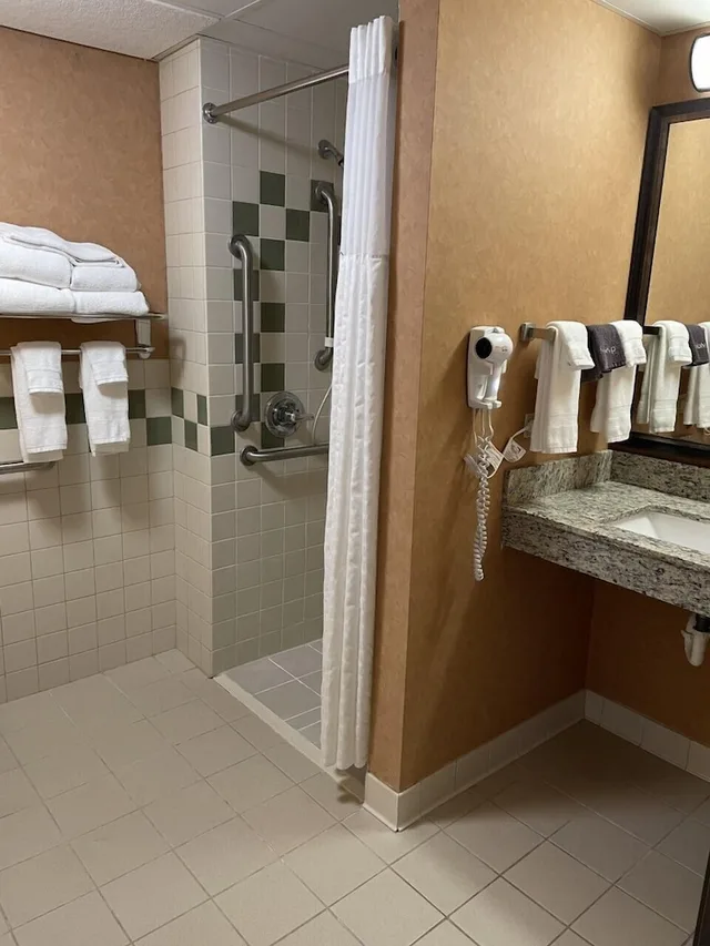 Room, King Bed, Accessible, Americinn By Wyndham Minocqua 4/4