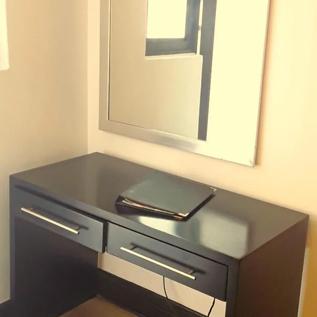 غرفة بسريرين منفصلين بإطلالة على البحر، Parade Hotel 3/3