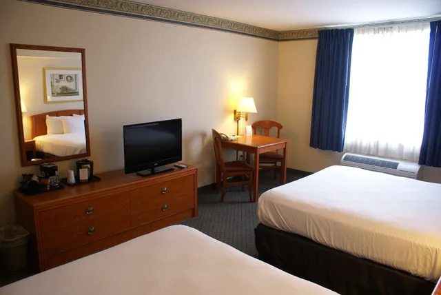 غرفة بسريرين كوين، Country Inn & Suites By Radisson Lansing MI 2/2