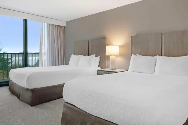Room, 2 Queen Beds, Ocean View, Bathtub, Accessible, Best Western Plus Agate Beach Inn 1/4