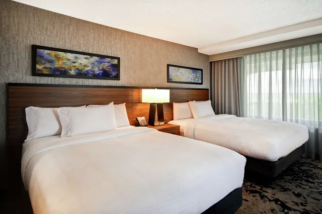 جناح بسريرين كوين، Embassy Suites by Hilton Omaha Downtown Old Market 1/5