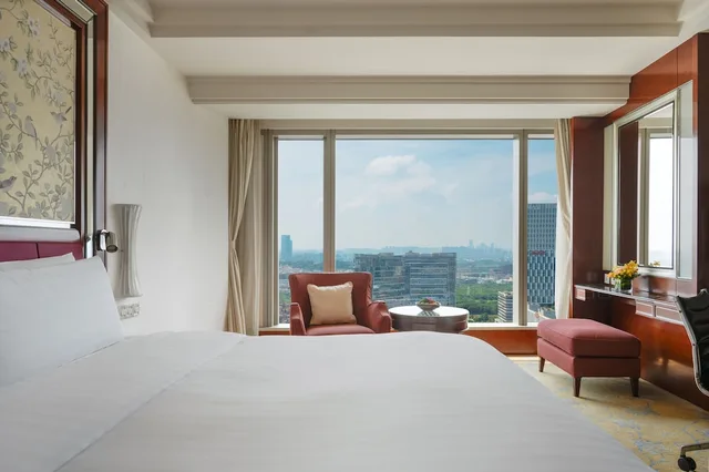 غرفة بريميير بسرير كينج بإطلالة على النهر، Shangri La Guangzhou 1/5