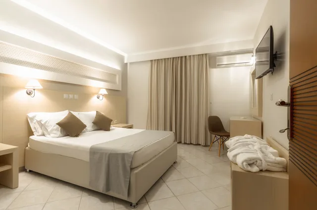 Standard, Double Bed, Land View، Karras Hotel 3/10