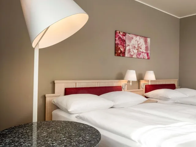 Classic, Twin Beds, Movenpick Hotel Munchen Airport 4/10