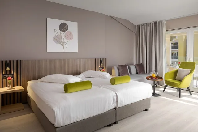 Premium, Twin Beds, Pool Side, Sofa, Balcony، Residence Garden Istra Plava Laguna 1/8