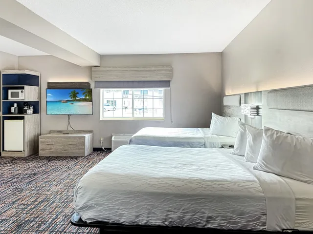 جناح بسريرين كوين، Reston Inn & Suites 2/10