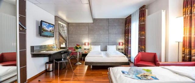 Room, Triple, Street Side View، Sternen Oerlikon Hotel 4/8