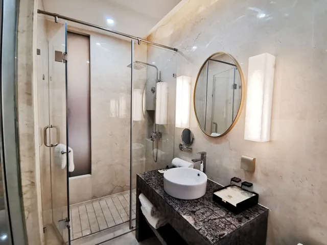 Hollywood, Twin Beds، Hundred Hotel 3/4