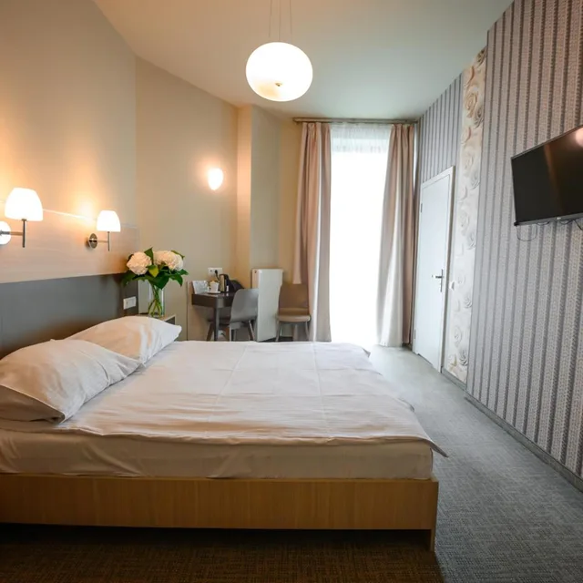 غرفة بسرير مزدوج بحمام خاص، HOTEL KAZIMIERZ III 2/10