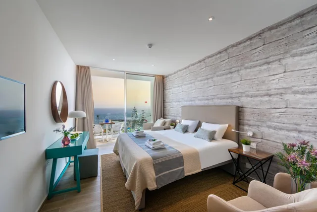 غرفة بريميوم تنفيذية بإطلالة على البحر مع دخول الصالة، Leonardo Plaza Cypria Maris Beach Hotel And Spa - Adults Only 1/2