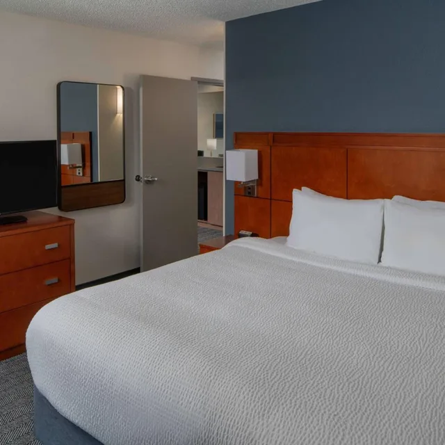 جناح بسرير كينج بغرفة نوم واحدة، Courtyard New Orleans Covington Mandeville 1/4