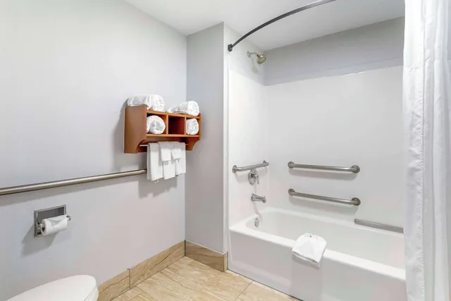 غرفة قياسية بسرير كينج، Quality Inn Oak Ridge - Knoxville West 10/10