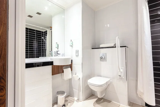 غرفة بسريرين منفصلين مع أريكة لذوي الإعاقة، Holiday Inn Express Edinburgh Airport Ex Quality Edinburgh Airport 8/10