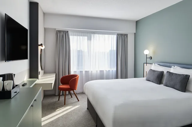 غرفة قياسية بسرير مزدوج مع أريكة، Leonardo Hotel Dublin Parnell Street 1/2