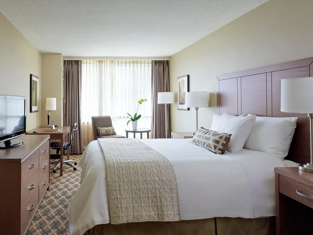 غرفة قياسية بسرير كينج، Chelsea Hotel Toronto 3/6