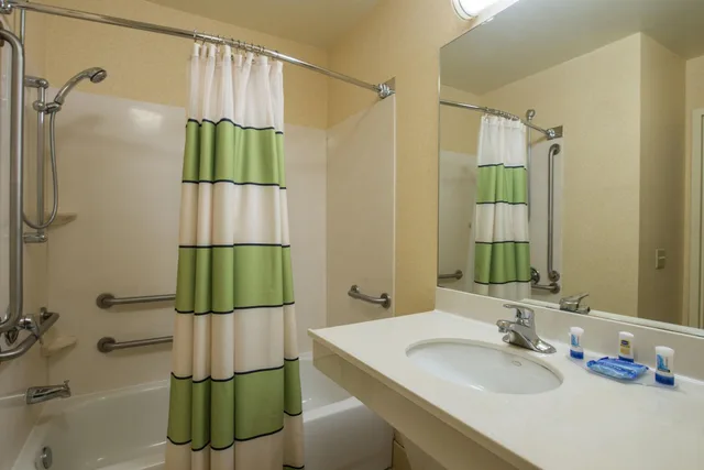 غرفة بسرير مزدوج لذوي الإعاقة، Fairfield Inn And Suites By Marriott Greenwood 7/10