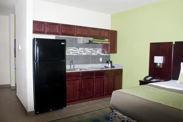 جناح بسريرين كوين بمطبخ صغير، Best Western Plus Pratt 4/5