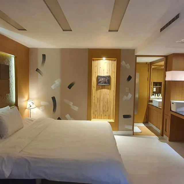 غرفة فاخرة بسرير مزدوج بجاكوزي، Friendly Dh Naissance Hotel By Mindrum Group 10/10