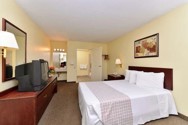 غرفة بسرير مزدوج لذوي الإعاقة، Americas Best Value Inn Pittsburgh Airport 1/6