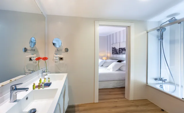 جناح جونيور، Barcelo Isla Canela 8/8