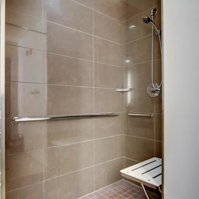 استوديو بسريرين كوين لذوي الإعاقة، Hyatt House Chicago/Evanston 6/6