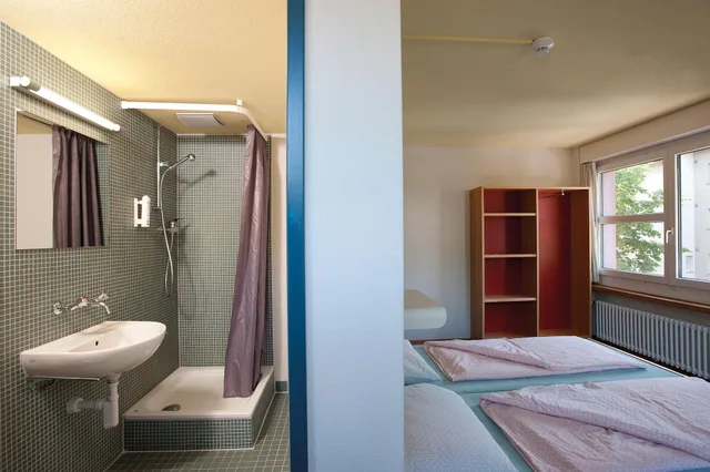 غرفة قياسية بسرير مزدوج بحمام خاص، Zurich Youth Hostel 3/3