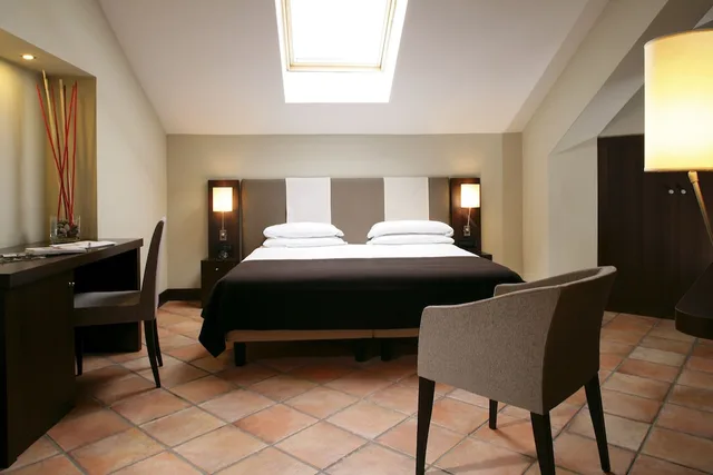 Room, Double Bed, Small, Attic، Th Roma Carpegna Palace 3/6