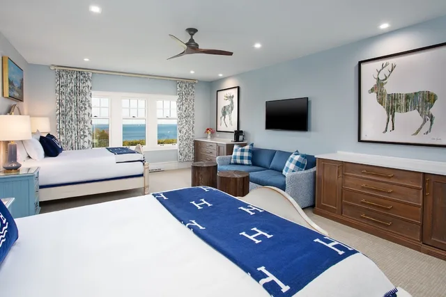 Deluxe, Luxury, 2 Queen Beds, Water View، The Inn At Stonecliffe 2/3