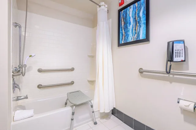 غرفة بسريرين مزدوجين لذوي الإعاقة، Fairfield Inn Suites Raleigh Durham Airport Brier Creek 4/5