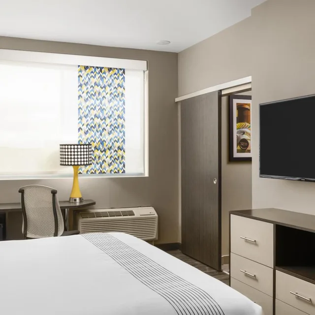 غرفة كبيرة بسرير كينج لذوي الإعاقة، Glo Best Western Dawley Farms In Sioux Falls 1/7