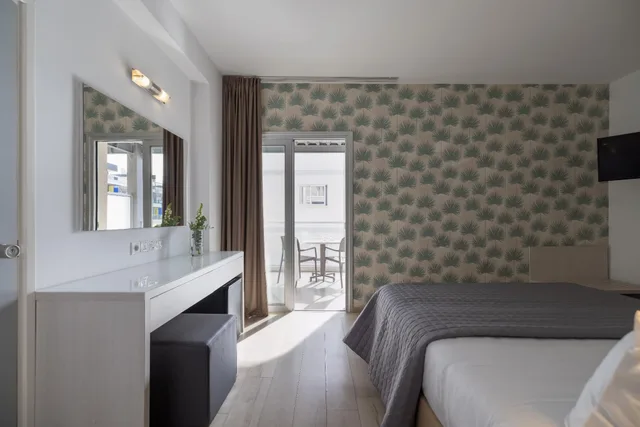 Standard, Double or Twin Bed, Harmony Bay 3/3