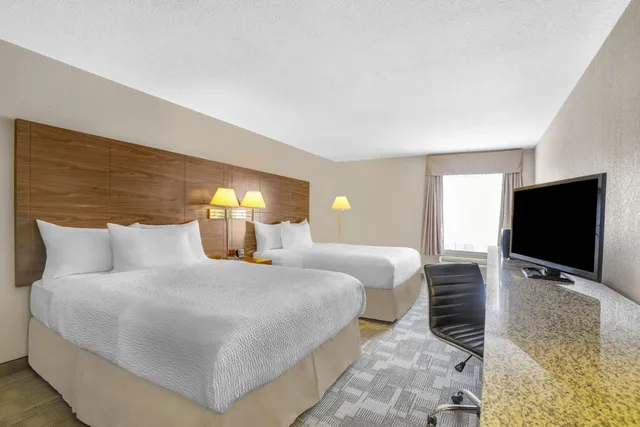 جناح بسرير كوين، Days Inn Red Deer 5/8
