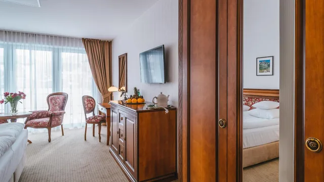 استوديو عائلي، Hotel Paryski Art & Business 6/6